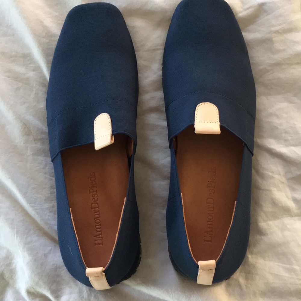 L’Amour Des Pieds Navy slip-ons. Never worn.